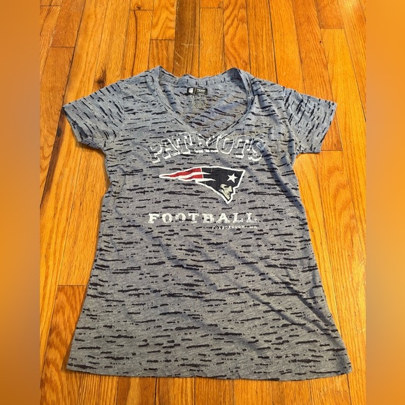 NFL Tops - NFL Team Apparel Patriots V-Neck Tee